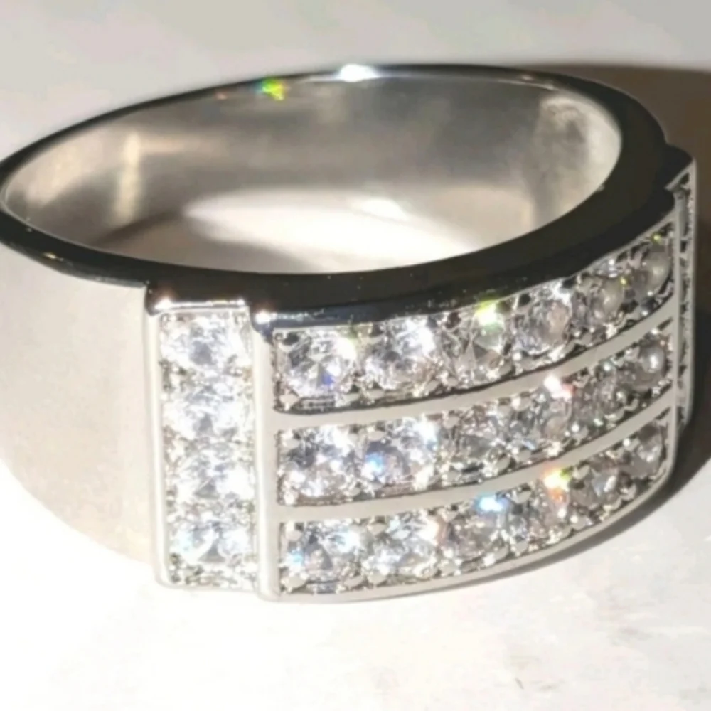 boutique stunning ring